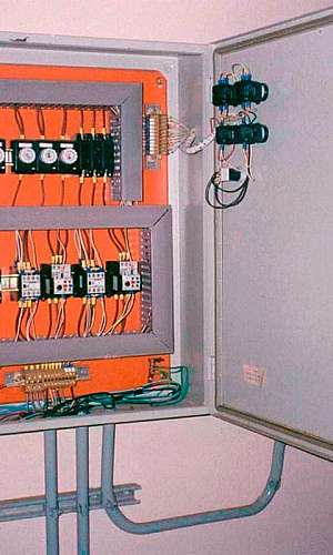 Painel elétrico trifásico Painel elétrico trifásico